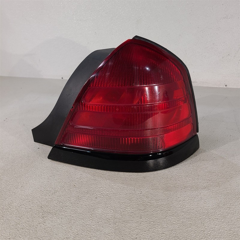 03-04 Mercury Marauder Passenger Taillight Tail Light RhAa7489 - NOTE