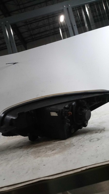 2015 KIA Soul Right Headlight Assembly Black OEM 509367 Used 148K Miles