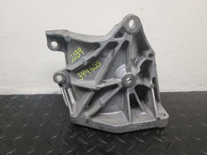 00-14 Chevrolet Tahoe A/C AC Air Compressor Bracket OEM 12643257