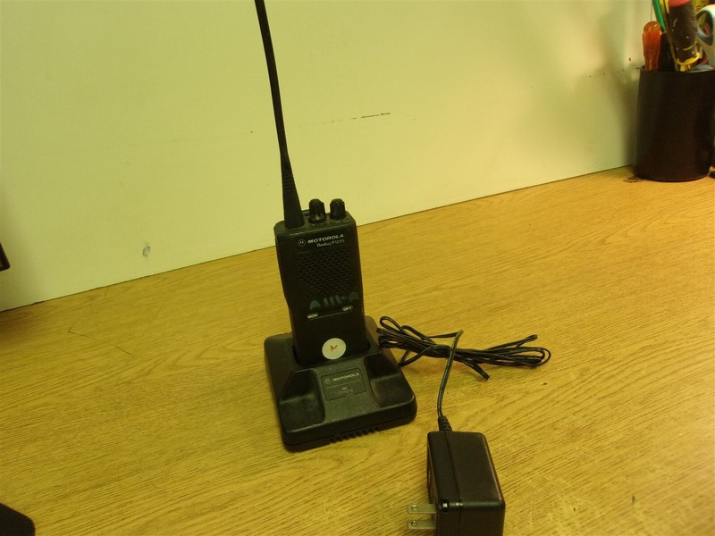 Motorola P1225 Radius and Charger HTN9702A *FREE SHIPPING*