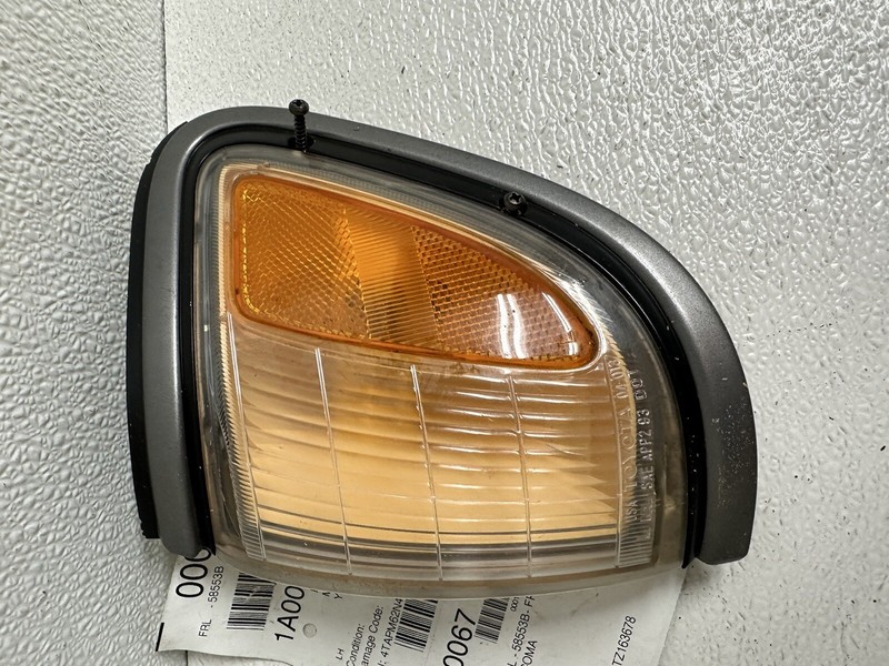 1995-1996 Toyota Tacoma 4x4 Left Front Driver Foglamp Foglight Fog Lamp Light Oe
