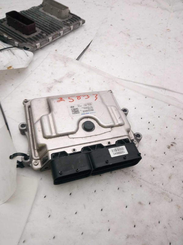 2019 Hyundai KONA Engine Control Module ECM OEM 391182BCL0 64K Miles Grey