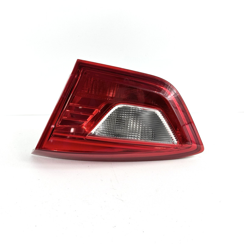 2016-2017 CHEVROLET CRUZE REAR RIGHT SIDE INNER TAIL LIGHT BRAKE LAMP OEM