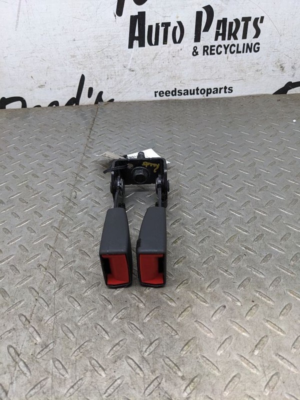 2019 - 2023 GMC SIERRA 1500 REAR RIGHT SEAT BELT BUCKLE OEM 84566197 BLA 1192686
