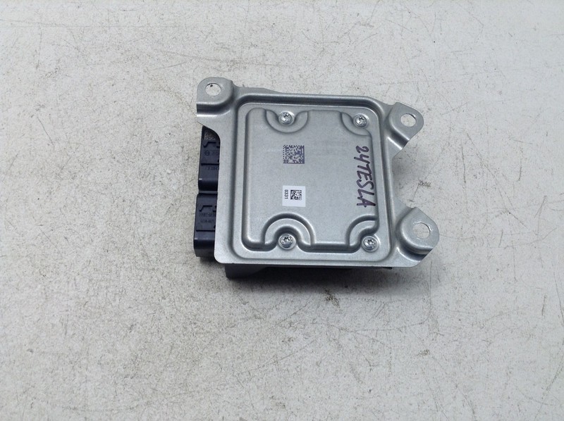 20-24 TESLA MODEL Y PERFORMANCE RESTRAINT DIAGNOSTIC COMPUTER MODULE OEM