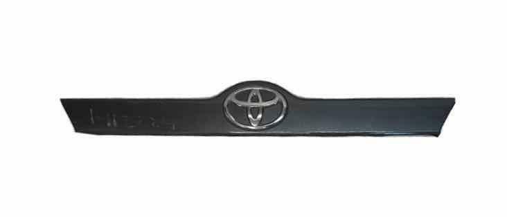2012 2014 TOYOTA CAMRY SE UPPER GRILLE ASSY OEM 7681106470