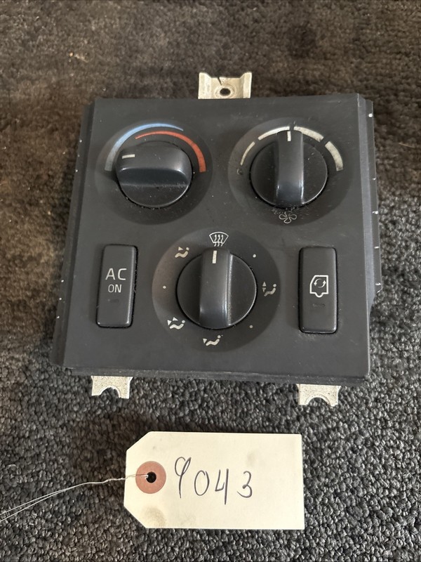 A/C Climate Temperature Control Unit 12V Volvo VNL - P/N: 20511569 Broken