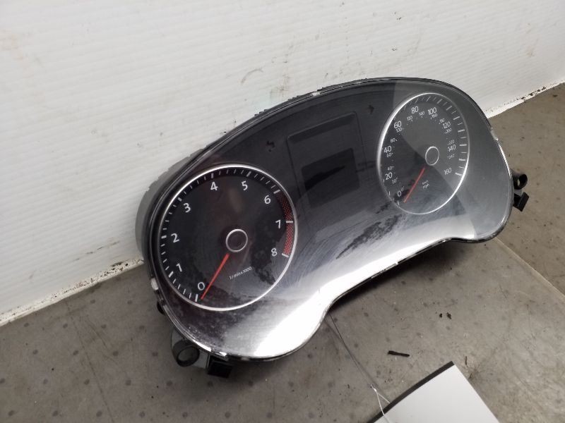 Speedometer Cluster Sedan 160 MPH Base Engine ID 5C6920953B Fits 14 JETTA 676538