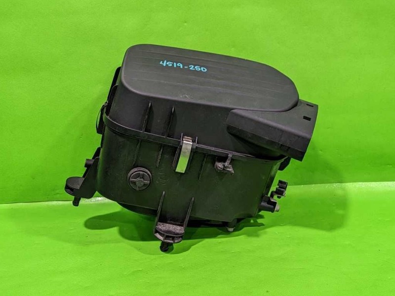 14-17 GHIBLI PASSENGER RIGHT AIR CLEANER BOX OEM 4519-250