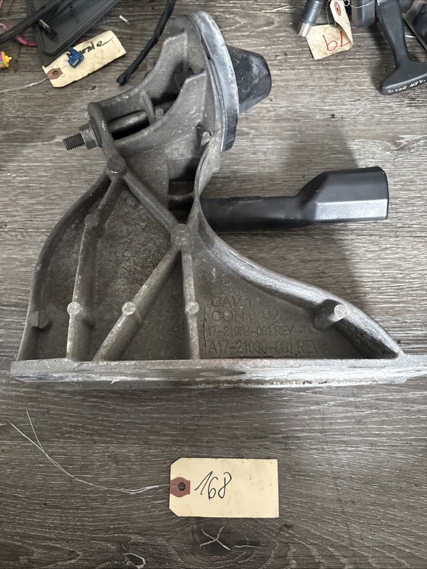 FREIGHTLINER LEFT SIDE HOOD SUPPORT A17-21080-001