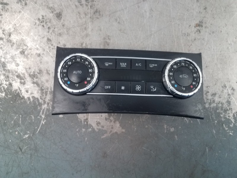 2012 Mercedes Benz AMG C 63 Climate Control Panel #0967 G4