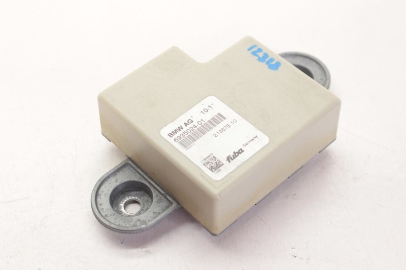 08-13 BMW M3 4.0L Radio Antenna Control Module 6935024
