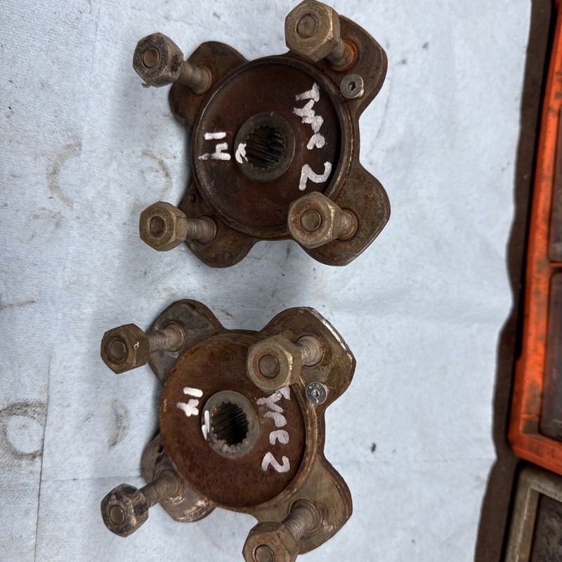 2000’s Polaris GEM Electric Golf Cart Wheel Hub Set Type 2 Good # 14