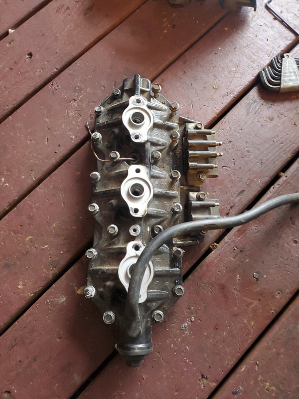 Evinrude Johnson Ficht 200 225 250 HP 1998-2000 Starboard Cylinder Head 347261