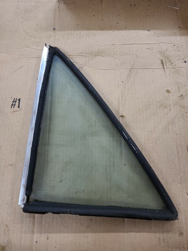 MERCEDES BENZ 220 D/8W115 LEFT REAR CORNER WINDOW GLASS