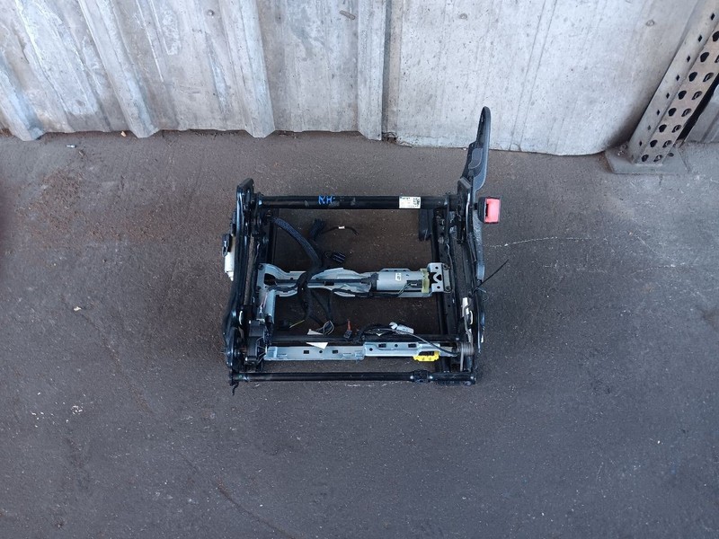 12-16 Mercedes W218 CLS550 E550 Front Right Adjustment Seat Track Frame Sedan