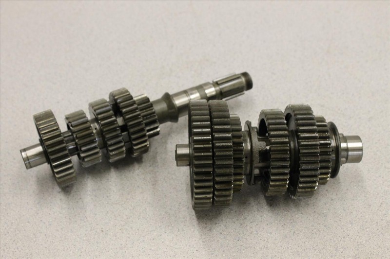 1982 YAMAHA XV 920 VIRAGO ENGINE MOTOR TRANSMISSION GEARS OEM XV920 82