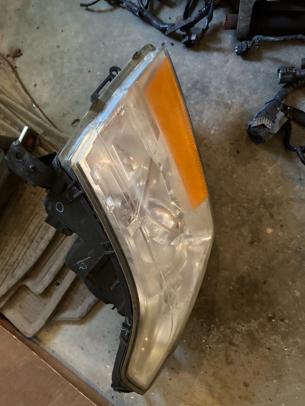10-13 CADILLAC SRX OEM RH PASSENGER SIDE HEADLIGHT ASSEMBLY - HALOGEN