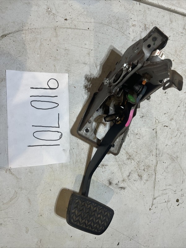 2005 Toyota Hylander Brake Pedal Assembly 89510-47010 OEM