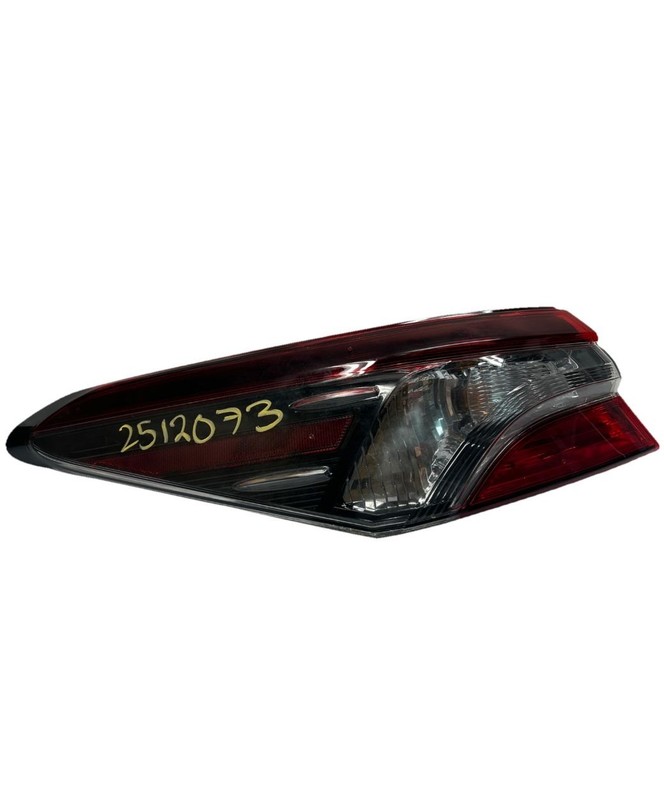 Toyota Camry tail light 18 to 24 left side quater panel incandescent 8156006720