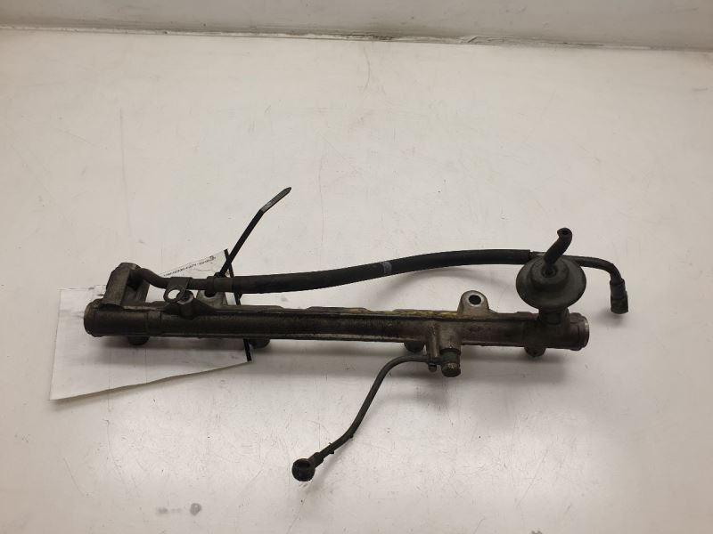 88-95 TOYOTA PICKUP DELUXE 2.4L FUEL INJECTION PRESSURE REGULATOR RAIL 22RE