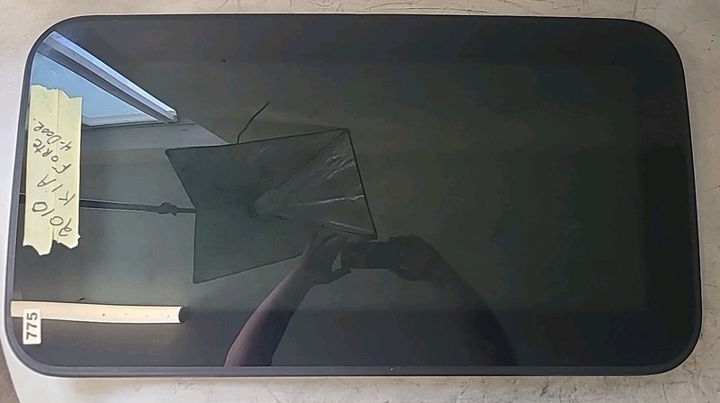 2010-2013 Kia Forte Sunroof Moonroof Window Glass OEM