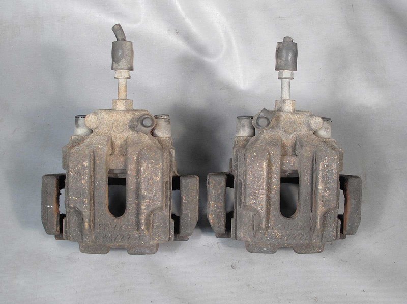 BMW E90 E92 330i 335i 335xi Rear Brake Caliper Pair w Brackets 2006-2013 OEM