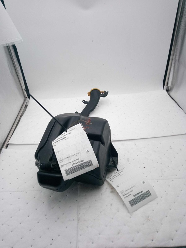 Used Washer Fluid Reservoir fits: 2010 Jeep Grand cherokeeGrade B