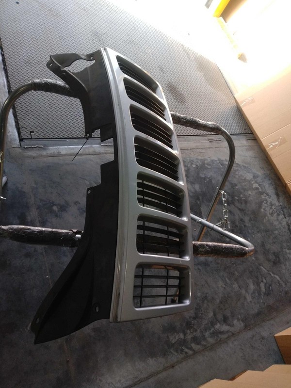 2010 Jeep Grand Cherokee Grille Silver OEM 4DR SUV Laredo 1DF491W1AB