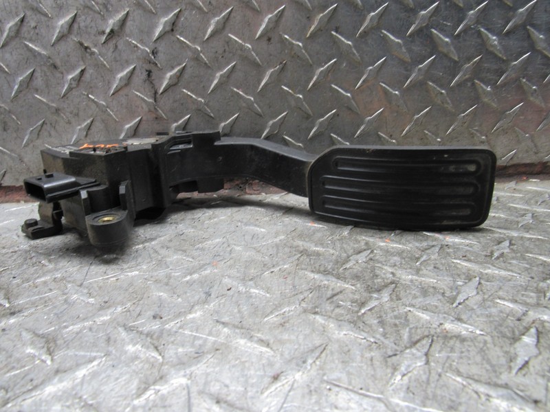 2013-2019 NISSAN SENTRA ACCELERATOR GAS PEDAL ASSEMBLY 18002-3RA0B