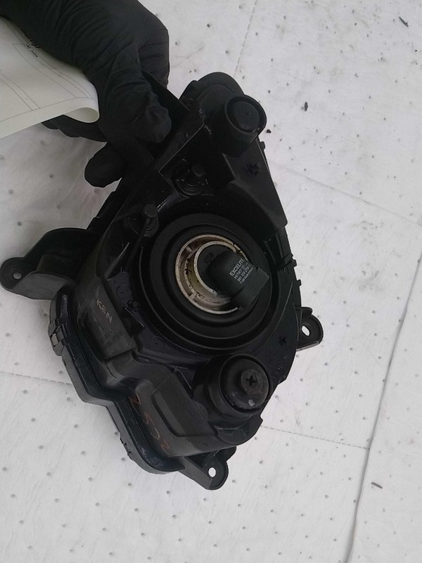 2016 KIA Sportage Right Fog Light Assembly Black OEM 566315 91K Miles