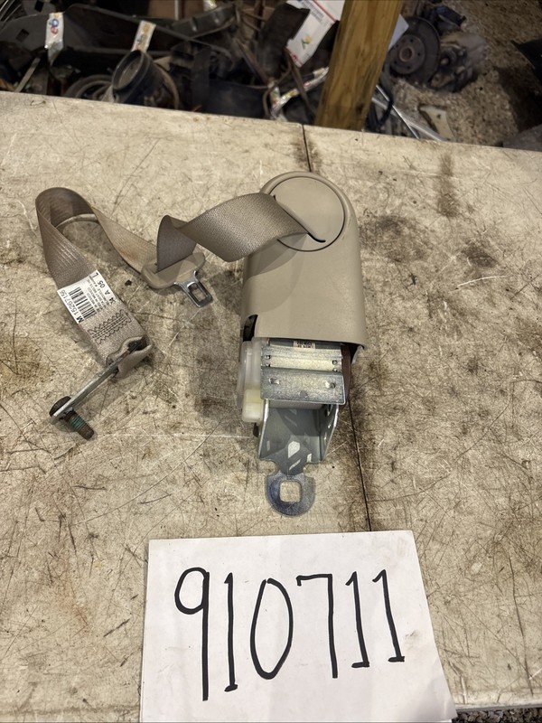 2006 - 2011 Cadillac DTS Left Rear Seat Belt