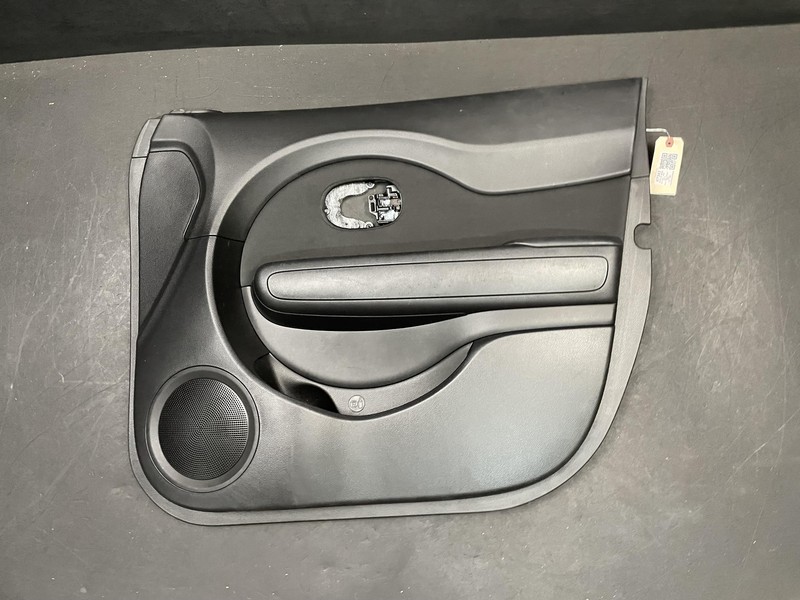 Front Right Door Trim Panel 2018 Kia Soul 82320-B2000 2017 2019