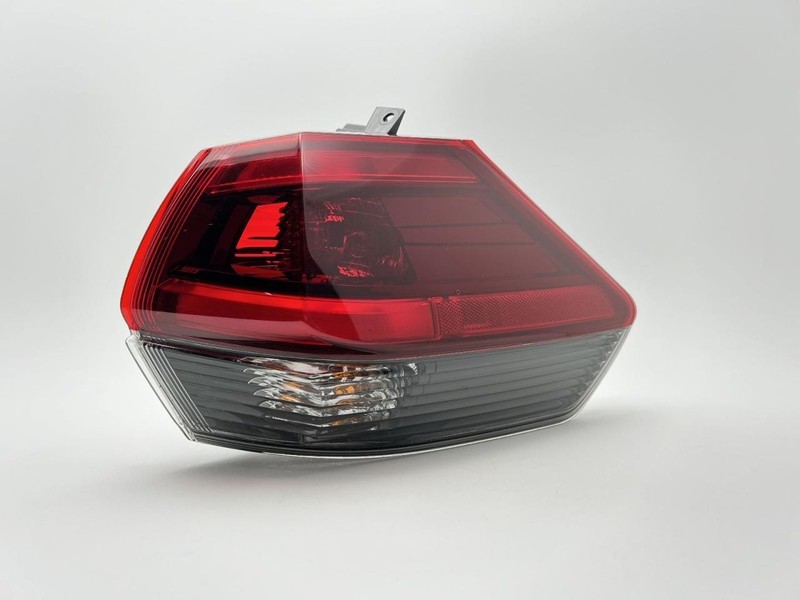17-20 NISSAN ROGUE RIGHT TAILLIGHT QUARTER MOUNTED 2.5L AT AWD 37K -SV- 48462