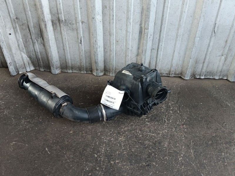 2014-19 BMW i8 Air Cleaner Filter Box Duct Assembly 13717640728 OEM