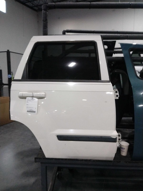 2009 Jeep Grand Cherokee Right Rear Door White OEM Good Condition 267781