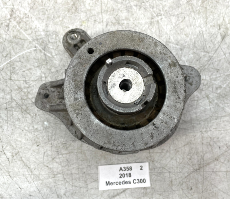 ✅ 17-23 OEM Mercedes C300 A205 W205 Front Right Engine Mount Support Bracket
