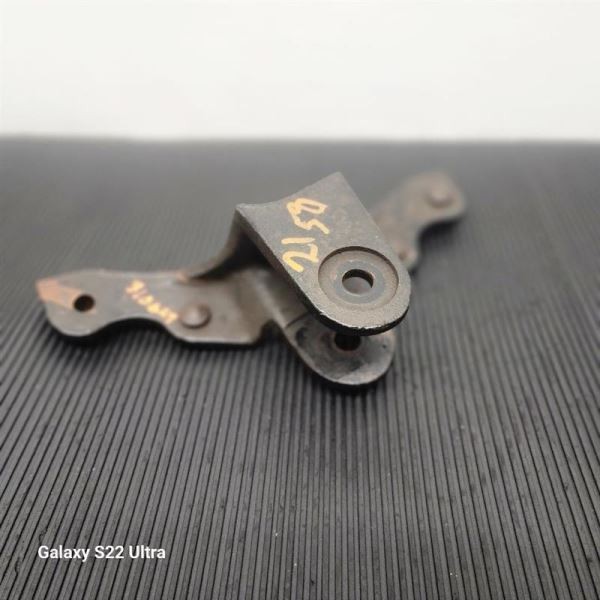 94-97 Mazda Pickup 4x4 Left Driver Stabilizer Pivot Bracket OEM ZZL0-34-923A