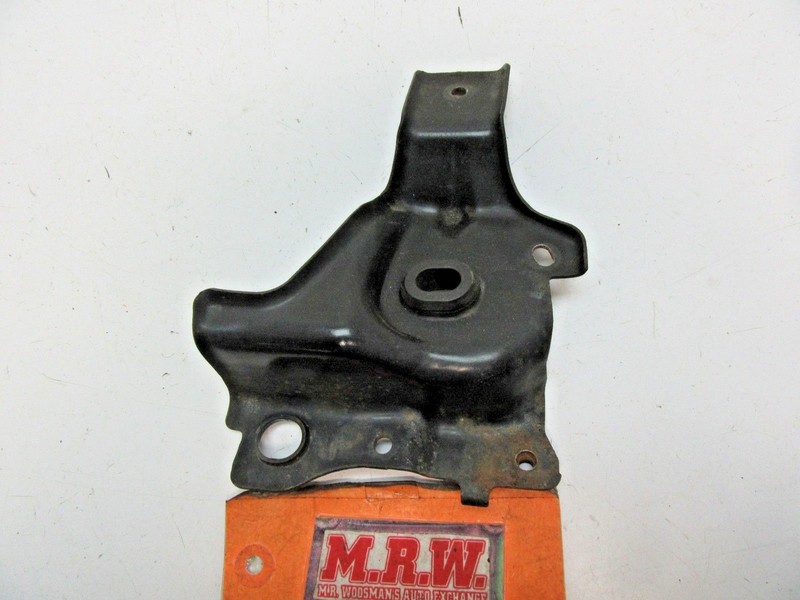 LEFT FRONT TOP RADIATOR MOUNT BRACKET SUPPORT ENGINE SIDE 2.3L AC A/C CONDENSER