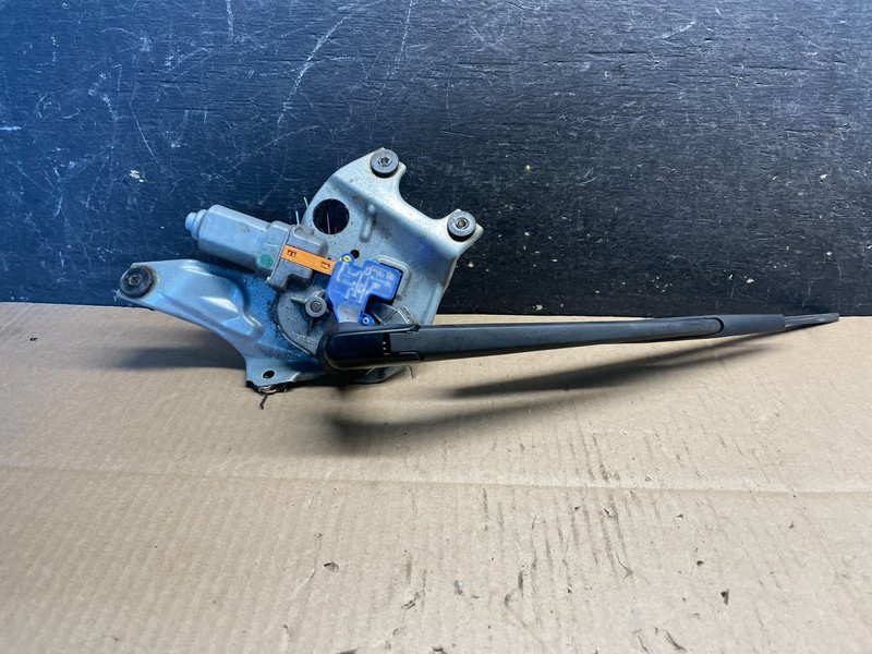 2010 to 2014 Subaru Legacy Outback Rear Windshield Wiper Motor u2104 DG