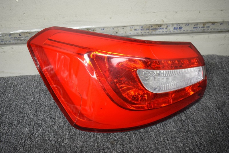 KIA TAIL LIGHT LEFT SIDE FACTORY OEM