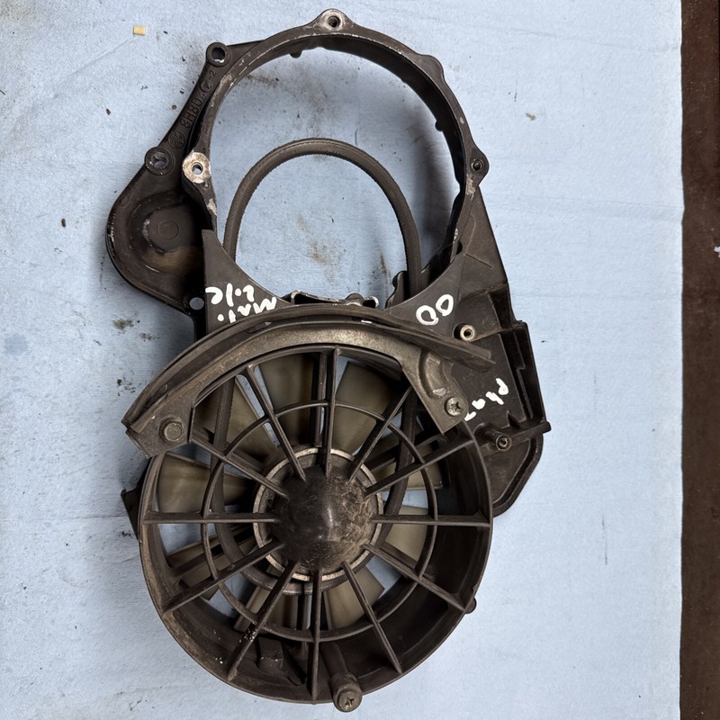 2000 Yamaha Moutain Lite Or Phazer 500 Snowmobile motor Side Cover Fan Good