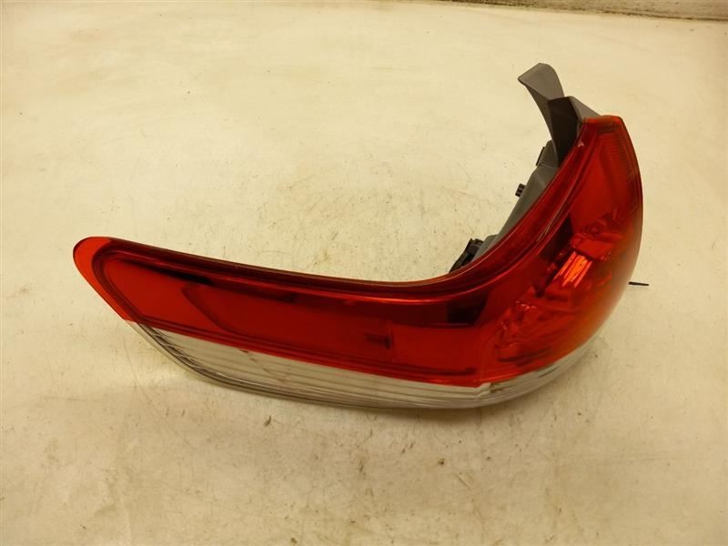 11-14 TOYOTA SIENNA XLE DRIVER SIDE REAR TAIL LIGHT