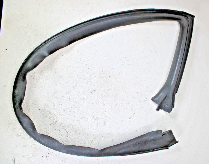 2013-2016 Hyundai Genesis Coupe Door Weatherstrip Seal Right Passenger OEM