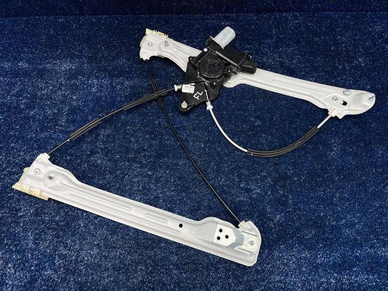 2017-2019 Cadillac XT5 Front left Power Window Regulator w Motor OEM