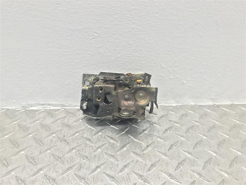 2001 SUBURBAN PASSENGER FRONT DOOR LATCH OEM 16631626