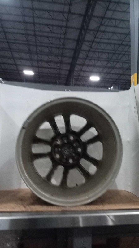 Used Wheel fits: 2018 Jeep Grand cherokee 17x8 aluminum opt WF4 Grade B
