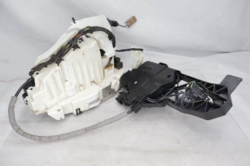 07-14 Mercedes W221 S550 Front Left Side Door Lock Latch Actuator Keyless Go Oem