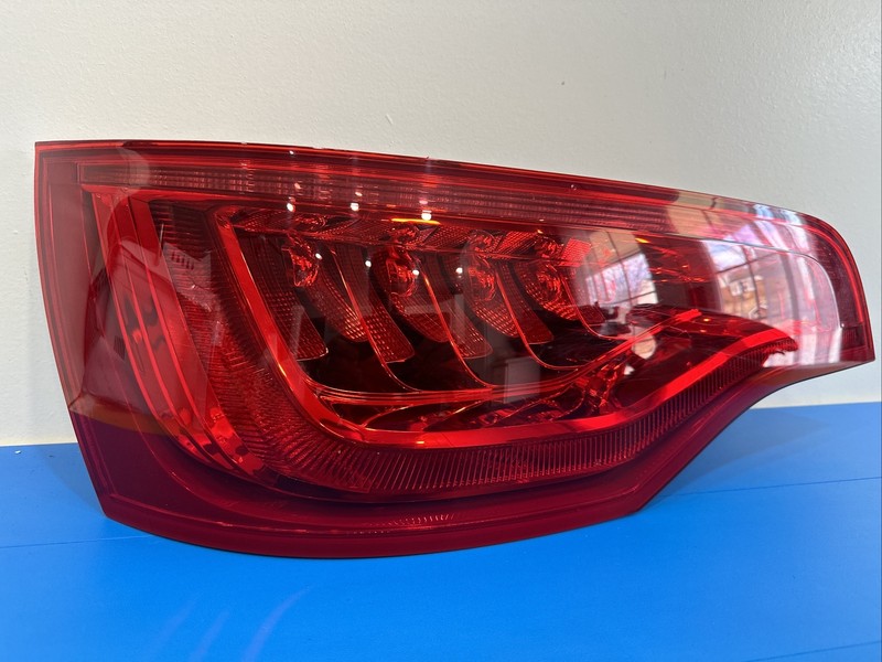 4L0945093G | 2010 - 2015 AUDI Q7 DRIVER LEFT SIDE OUTER OEM LED TAIL LIGHT LH LR