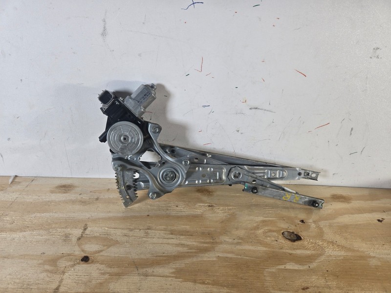 2013-2019 Nissan Sentra Right Rear Door Window Regulator Motor 827204KH0B OEM 05